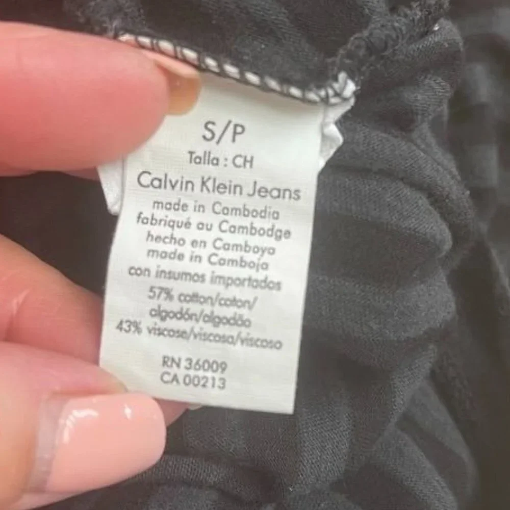 Calvin Klein Jeans Women Black Gray Top Shirt Pullover 3/4 Sleeve Off-Shoulder - Picture 7 of 9
